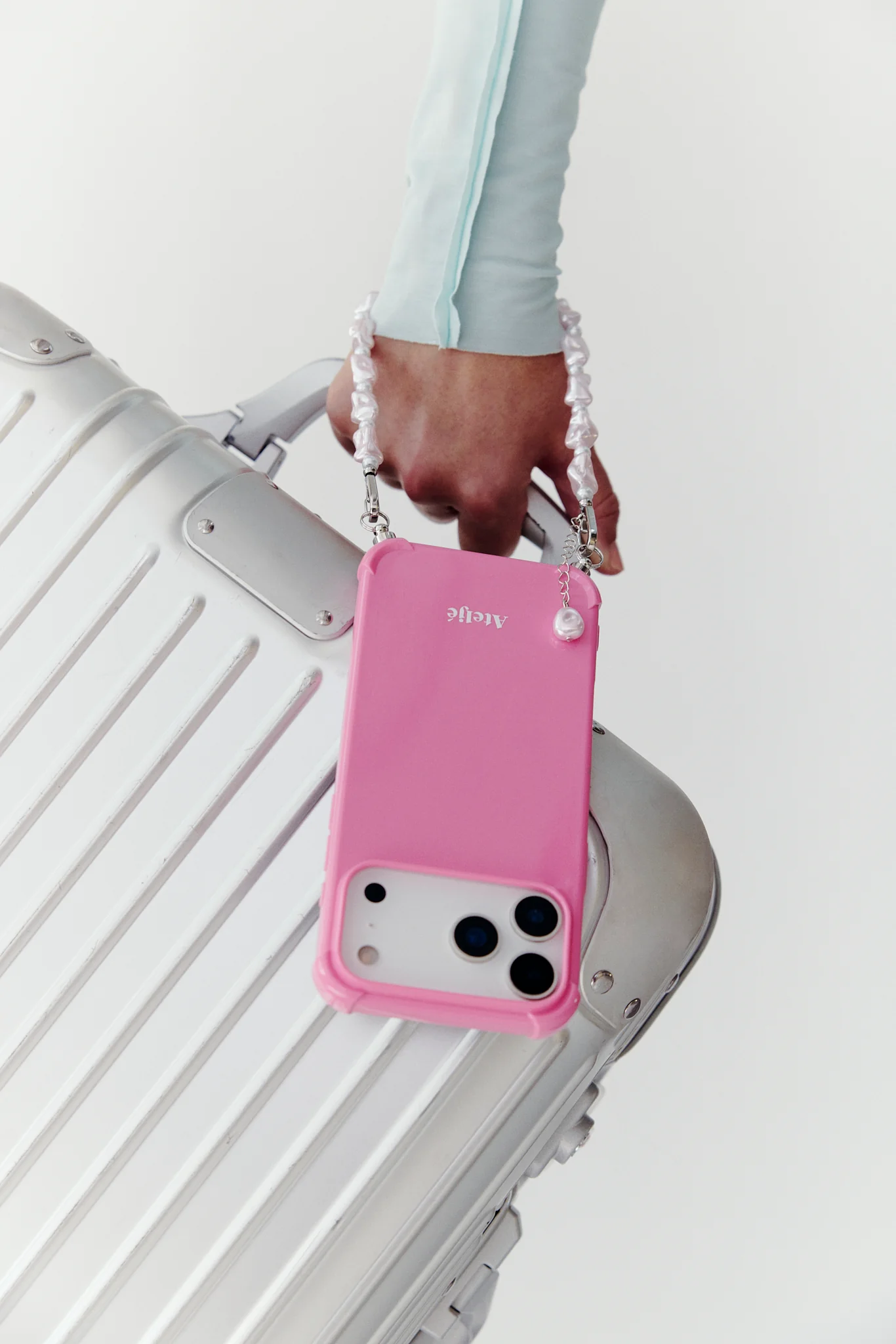 Motel pink recycled iPhone case - no cord - Image 3