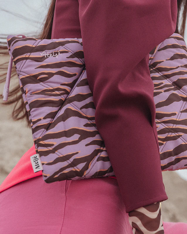 Puffy recycled laptop sleeve - Savanna - Image 4